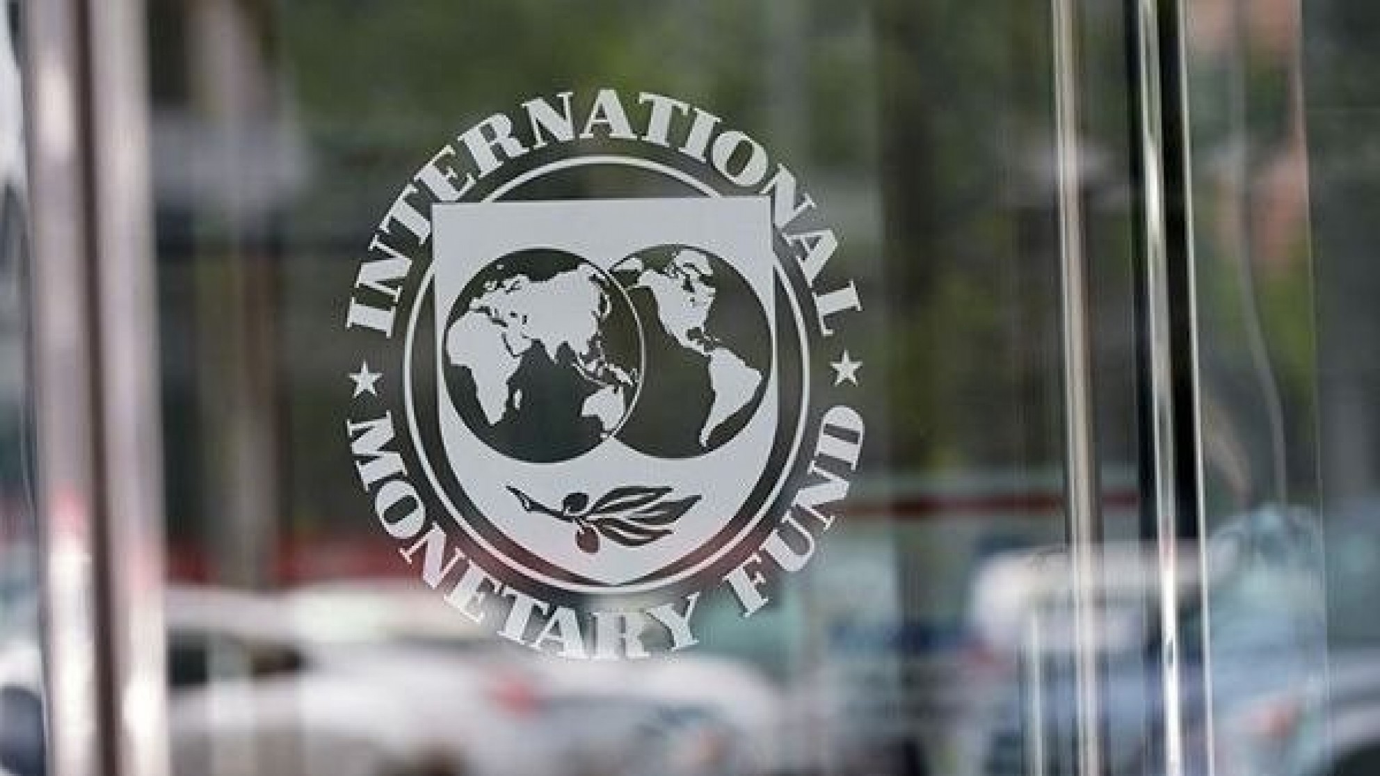 Funcionarios de Guzmán partieron hacia EEUU para avanzar con el FMI